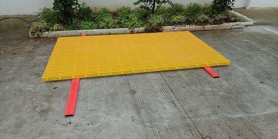 Walkways FRP Fiberglass Grating Panels 4×8 Durable Yellow