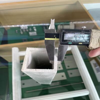 Универсальные прямоугольные профили из стеклопластика, изготовленные из полиэфирных, эпоксидных и фенольных смол, обеспечивающие электроизоляцию и долговечность