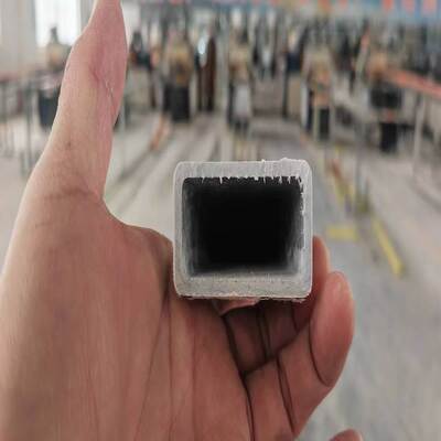 Термостойкие прямоугольные профили из стеклопластика, изготовленные из полиэфирного войлока и ненасыщенных смол, обеспечивающие электроизоляцию и долговечность