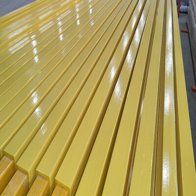 Прямоугольная труба из стеклопластика, изготовленная методом пултрузии, с нанесением покрытия определенной краской для достижения очень высоких требований к гладкости поверхности и привлекательному внешнему виду